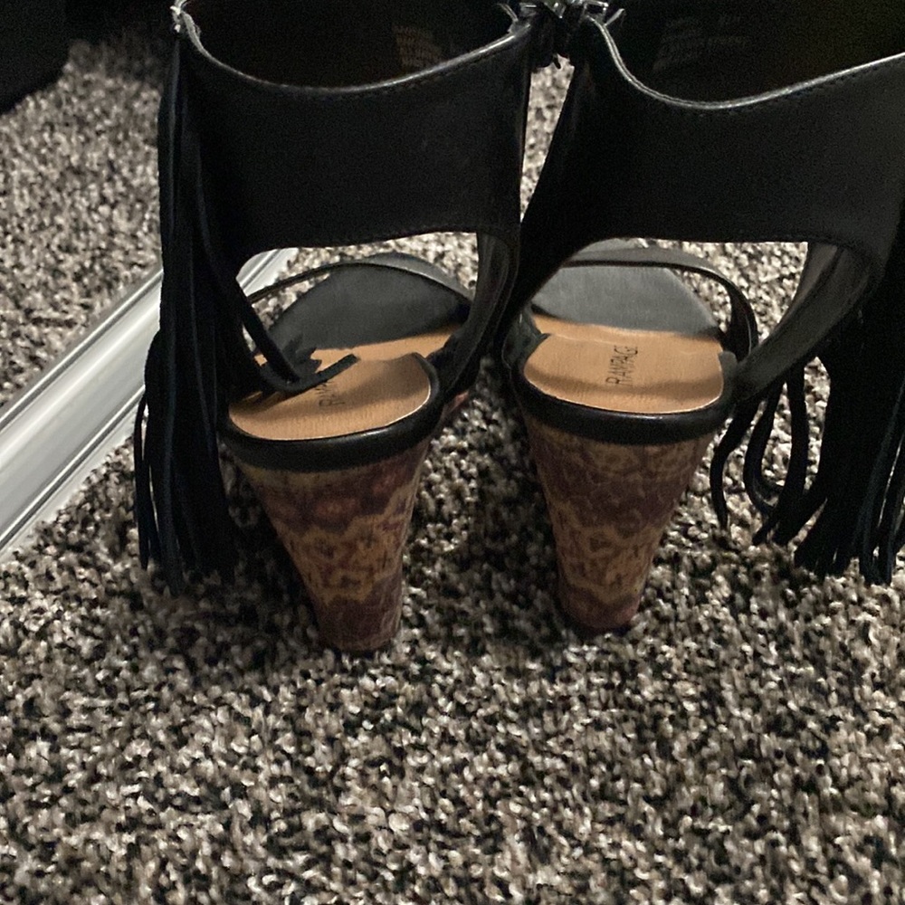 brand new never worn. just sat in my closet. has fringe on the side - Picture 2 of 5